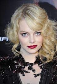 Kirmizi Halinin En Guzel Yildizlarindan Amerikali Aktris Emma Stone Aslinda Dogal Sarisin Fakat Onu Unlu Yap Straight Hair Dos Ball Hairstyles Beautiful Hair