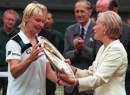 Jana novotna was consoled by the duchess of kent in 1993 who told her she would do it at wimbledon. Katherine The Duchess Of Kent Presents The Late Jana Novotna With The Winners Trophy At Wimbledon Final Duchess Catherine British Royal Family British Royalty