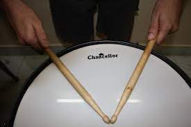 The roadrunner 220 stand is safe, user friendly and operates with a single hand requiring no buttons to push while cranking min. American Grip Creative Drumming