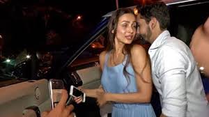 Malaika arora's folks separated from when she. Malaika Arora With Her New Boyfriend Spotted At Bastian Bandra Youtube