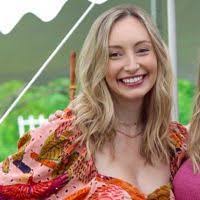 Kari Graham's Instagram, Twitter & Facebook