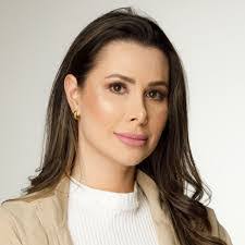 Lisa Lehr's Instagram, Twitter & Facebook