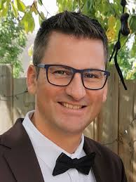 Towards a Real-Time Automated Eco-driving Algorithm Based