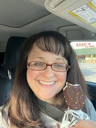 Amy Goggans's Instagram, Twitter & Facebook