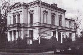 Die starken mauern des gotischen hauses lassen vermuten, dass es einmal ein kirchliches gebäude war. Datei Haus Konigsberg Jpg Wikipedia