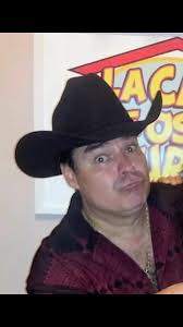 Que Sorpresa tan Agradable me dió un Gran Amigo y Paisano. El primer Libro  de "Cómicos y Comediantes Norestenses" y verme en la portada compartiendo  con Grandes Compañeros de Ahora y del