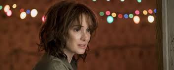 Winona ryder is a versatile actress who had won several awards and accolades for portraying a variety of roles over a wide genre of films that include comedy, horror, drama, and science fiction. Miniserie The Plot Against America Engagiert Winona Ryder John Turturro Fernsehserien De