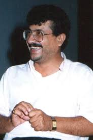 مين بتذكر الفنان الأردني المبدع ربيع شهاب رغم ان المرض غيبه عن الساحة  الفنية منذ ١٧ سنة الا انه استطاع وضع بصمته في قلوب المشاهدين وذكرياتهم الله  يعطيه الصحه والعافية