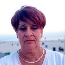 Neighborhood transforms into outdoor art gallery with painted quilts