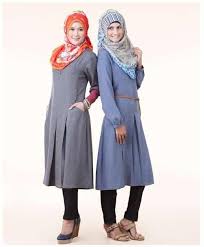 Tidak perlu diragukan lagi, karya busananya sudah diminati hingga ke mancanegara. Tunik Zoya 5 Baju Muslim Muslim Desain