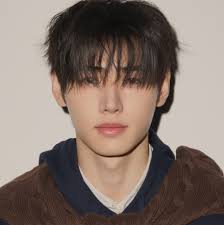 Omg Kim sunoo so handsome 😍😎