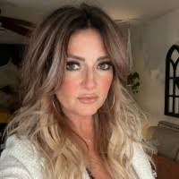 Crystal Caddell's Instagram, Twitter & Facebook