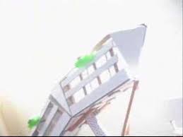 Parece que dos martillos giran en 360 grados con un eje de rotación. Fantasilandia Maqueta Kamikaze Youtube