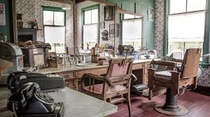 Cher monsieur, c'est un univers coiffure totalement dédié au genre masculin… une vitrine attirante qui nous renvoie instantanément au cœur du salon de coiffure homme d'antan et ne. Coiffeurs Bordelais Notre Top 5