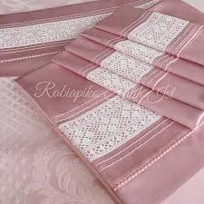 Ara Dantelli Pike Nevresim Seti Danteli Musterimize Ait Olan Bu Seti Pudraya Pudra Calistik V Brazilian Embroidery Stitches Handmade Table Runner Handmade Lace