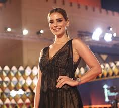 رانيا يوسف، وأحمد داوود، وغادة عادل، وصبري فواز، ومحمد جمعة، وكريم قاسم، وإيمان العاصي، وخالد أنور، وأسماء جلال، ومحمود الليثي، وهو من من. Ø¥ÙŠÙ…Ø§Ù† Ø§Ù„Ø¹Ø§ØµÙŠ Ø£Ù†ÙŠÙ‚Ø© ÙÙŠ Ø£Ø­Ø¯Ø« Ø¬Ù„Ø³Ø© ØªØµÙˆÙŠØ± Ø®Ø¨Ø± ÙÙŠ Ø§Ù„ÙÙ†