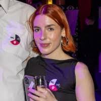 Billie Morton's Instagram, Twitter & Facebook