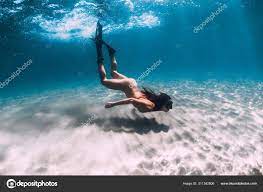 Nude freediving