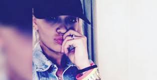 El candente topless de la cantante Rita Ora para la revista Lui