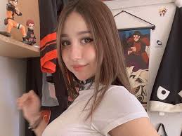 Mis admiradores son casi todos de la tercera edad”: Modelo causa furor con  fotos sin censura en Arsmate – Prime Digital