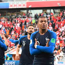 Showing you guys some fifa 21 signature celebrations including mbappe, messi, ronaldo and much more new ones! Wm 2018 Frankreich Sturmer Kylian Mbappe Imitiert Mit Tor Jubel Kleinen Bruder