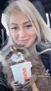 Daniella Longo's Instagram, Twitter & Facebook