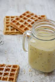Smoothie Banane Pomme Kiwi Et Gaufre Sans Beurre A L Avoine Plus Une Miette Dans L Assiette Smoothie Banane Pomme Gaufre Sans Beurre Gaufres
