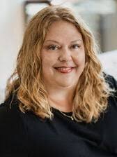 Carol Pelt's Instagram, Twitter & Facebook