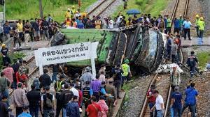 Hanya berita yang berinformasi dan mempunyai sumber sahih sahaja akan dibenarkan dibuka di bod ini. Kecelakaan Maut Minggu Tadi Pagi Di Thailand 20 Orang Tewas Setelah Kereta Api Tabrak Bus Wisata Tribun Manado
