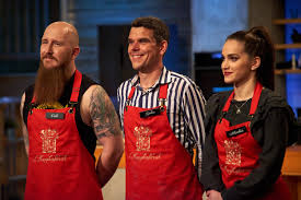 #blackandwhite #feketefeher #chefmoment #cheflifestyle #chefphotography #asianmen #sef #chef #gasztro #vietnamesechef #konyhafonok #akonyhafőnök #dinnernight #mik_gasztro. A Konyhafonok Folytatodik A Pontvadaszat Markamonitor