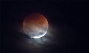 The july 2018 lunar eclipse is a rare central lunar eclipse, where part of the moon passes through the center of the earth's shadow. 27 Iulie Cea Mai LungÄƒ EclipsÄƒ TotalÄƒ De LunÄƒ A Secolului Secretele Com
