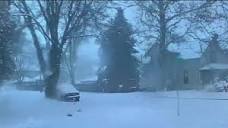 Snow covers roads, cars in Chicago suburbs - YouTube
