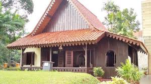 Rumah adat ini merupakan ciri khas rumah adat di daerah jawa. 6 Rumah Adat Indonesia Yang Hampir Punah Nan Kaya Kearifan Lokal Lifestyle Liputan6 Com