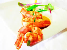 Il lemongrass è un ingrediente di base per molte ricette thailandesi e indiane come la kahda, una zuppa a base di erbe che viene preparata per combattere l'influenza. Spiedini Di Gamberoni Rossi E Lemongrass Saporie