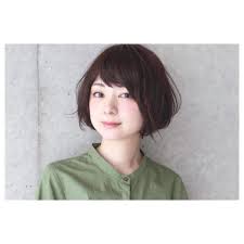 丸顔に似合う髪型とは 気をつけるポイント 長さ別似合う髪型をご紹介 folk 髪型 ストレートボブ ヘアスタイル