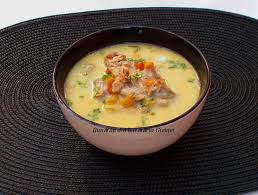 1 ardei gras roşu sau un ardei kapia. Ciorba Din Oase De Porc Dreasa Cu Ou Si Smantana BunÄtÄÈi Din BucÄtÄria GicuÈei