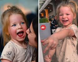 This Photographer Snaps Stunning Photos Of Strangers And Their Reactions  Are Priceless (35 New Pics)