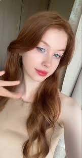 👤Ana Clara 🎀 𝗺𝗲𝗻𝗰𝗶𝗼𝗻𝗼𝘂 𝘃𝗼𝗰𝗲̂: Você namoraria comigo mesmo  sabendo que sou apenas uma menina do interior🥹