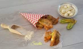Bastoncini di polenta fritti in pastella. Fiori Di Zucca In Pastella Con Lievito Di Birra Cucina Con Saretta