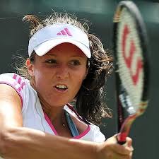 Wimbledon 2011: Battling Laura Robson loses out to Maria Sharapova