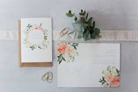 Möchte ich so eine traditionelle, kleine, romantische weiße kutsche drauf haben? Hochzeitseinladung Blumen Rosa Und Apricot Romantisch Stennie Hochzeitspapeterie Fraulei Einladungskarten Hochzeit Hochzeitseinladung Einladungen Hochzeit
