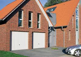 Das schwingtor schützt die garage vor kälte, wind, regen, feuchtigkeit und vor dem unberechtigten eintrittsversuch. Berry Schwingtore Garagen Schwingtore Vom Marktfuhrer