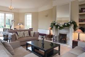 English country style is relaxed and comfortable, which is exactly why people want to recreate it in english country style focuses on function instead of interiors fantastically styled in the latest trends. Beautiful Traditional English Style Christmas Decorations Decor Report