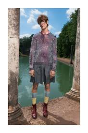Gucci Takes Over A Roman Villa For Men S Cruise 2018 Men Wearing Skirts Gucci Menswear Gender Fluid Fashion
