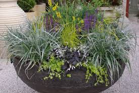 Pots jardiniers omm design / ingela arrhenius. Jardin En Pot C Est L Ete La Terre Est Un Jardin
