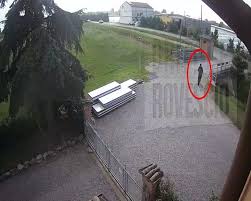 In verità saman nel messaggio al fidanzato in cui accusava il cugino gli manda. Le Ultime Ore Di Saman In Un Video Mentre Cammina Con Il Fratello Verso Casa Dello Zio