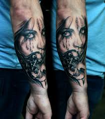 Tattoos Von Aero Einer Der 100 Besten Tatowierer Der Welt Jetzt In Berlin Tattoos Tattoo Studio Portrait Tattoo