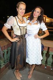 Promis Im Dirndl Die Tops Und Flops Der Wiesn Looks Dirndl Edle Dirndl Dirndl Trachten