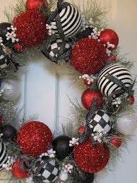 Black And White Christmas Tree Ideas 12 Stylish Black White Christmas Decor Inspirations Godfather Style Christmas Wreaths Christmas Decorations Wreaths Black Christmas Trees