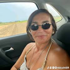 L'uomo capisce poche cose porello, è in ritardo, è ritardato.." #brignano